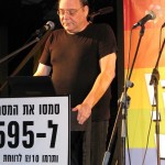 מייק המל, עצרת זיכרון במלאת שנה לרצח בברנוער. צילום: מאור ברזני